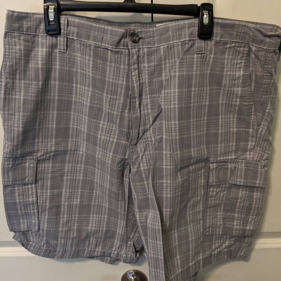 Dockers Other - 👣Dockers Grey and White Plaid Cargo Shorts